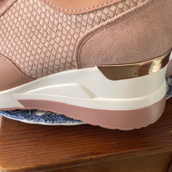 Glisten pink tan colorNew never used - Picture 3 of 7